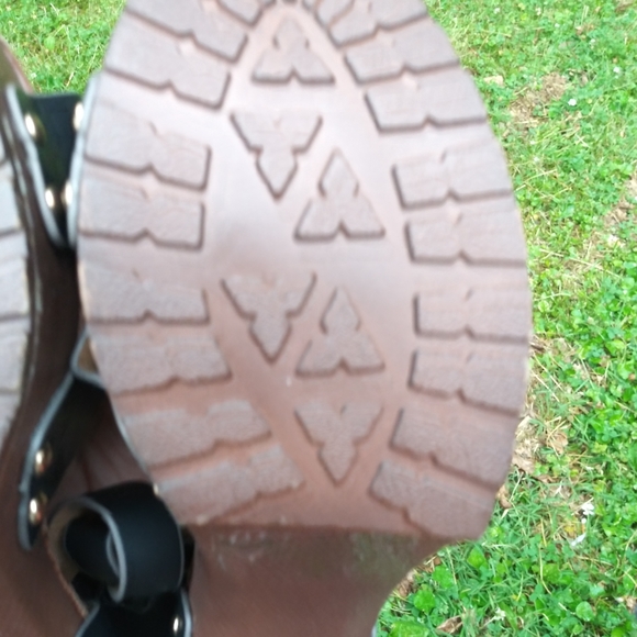 NWT from TBN Black Gemma strapped chunk heel - Picture 6 of 10